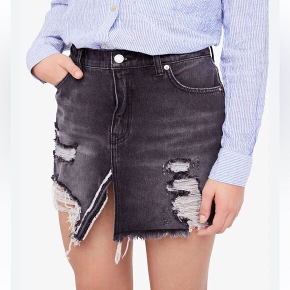 Free People NWT black distressed mini relaxed denim Jean skirt - 26 ($60) - Picture 2 of 13
